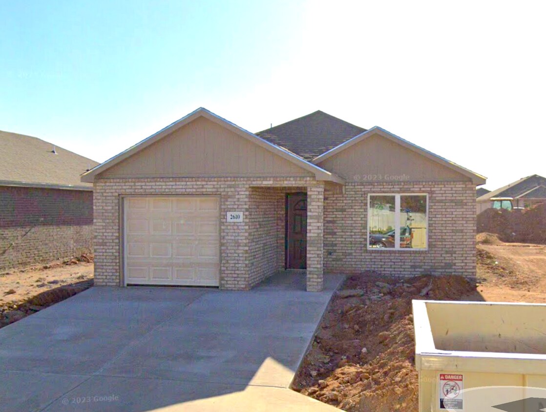 Foto principal - 3 BEDROOM HOME IN NORTH LUBBOCK
