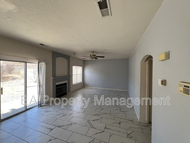Building Photo - 4009 Pasaje Pl NW