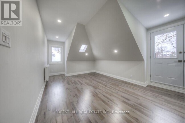 Photo du bâtiment - 1747 Bathurst St