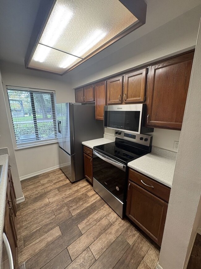 Building Photo - 184 Riverbend Dr