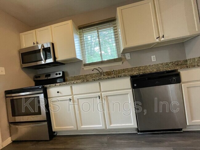 Building Photo - 9 Kingslee Ln
