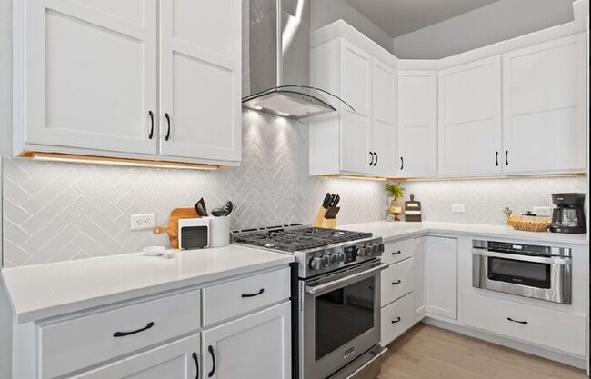 Building Photo - Gorgeous 3 bed/ 3.5 bath Condo At Heron La...