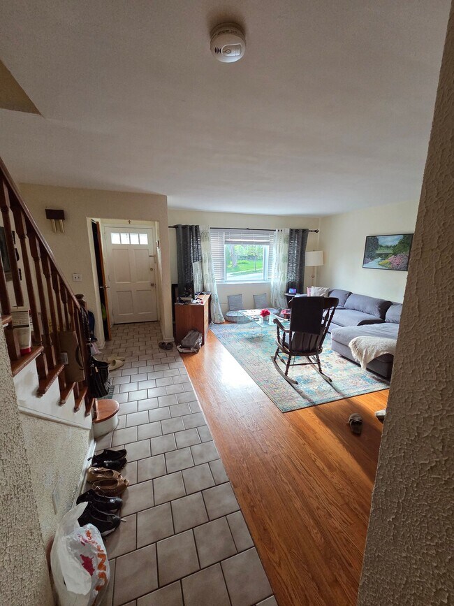 Foto del edificio - 552 Manor Ridge Rd