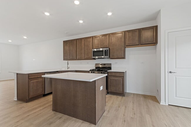 Building Photo - 25644 W Yorkshire Dr