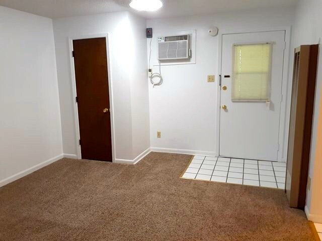 Entry Hall - 1033 Southpark Dr