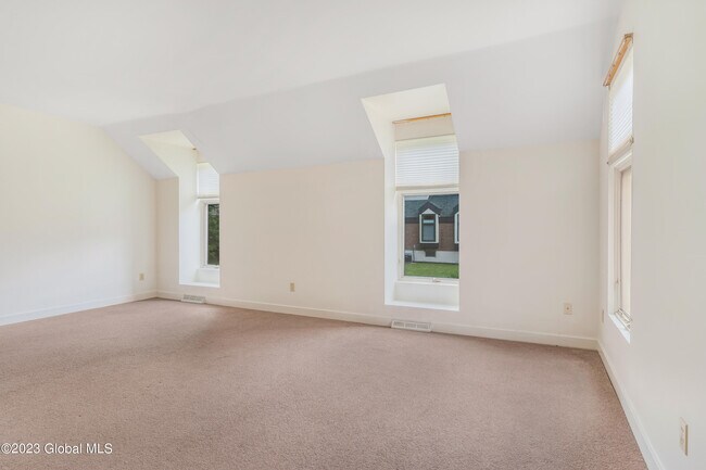 Foto del edificio - 215 Milner Ave