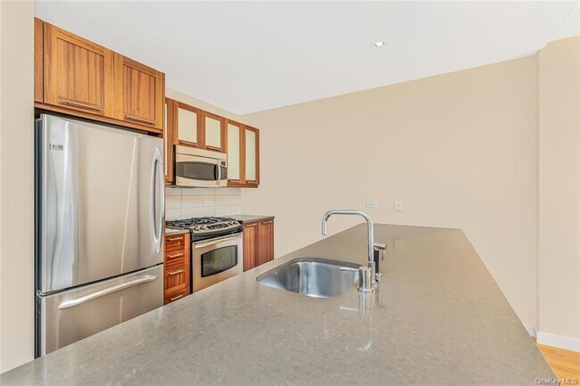 Foto del edificio - 460 W 236th St