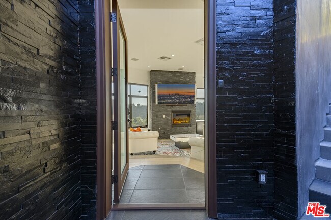 Foto del edificio - 2271 Gloaming Way