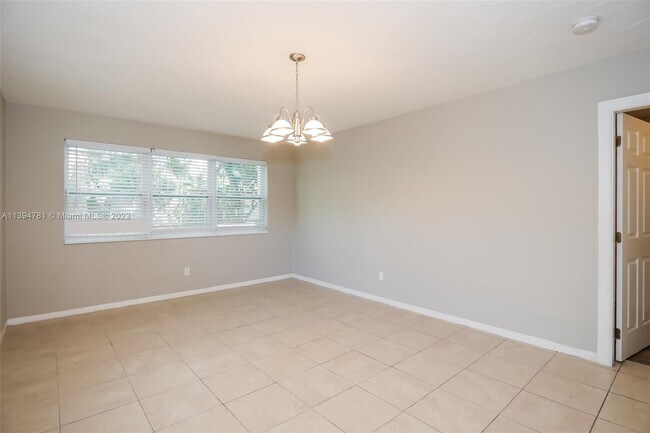 Building Photo - 1155 NE 133rd St
