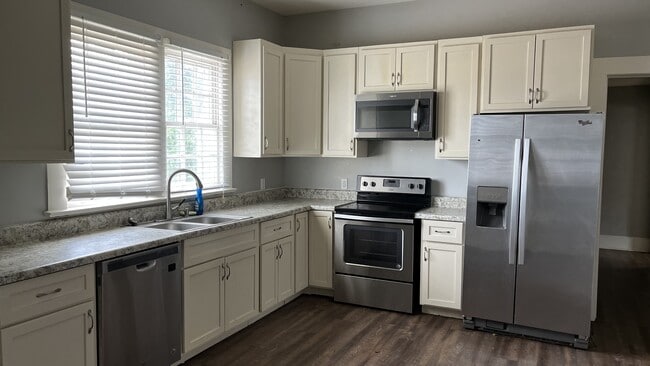 Building Photo - 815 S Brundidge St