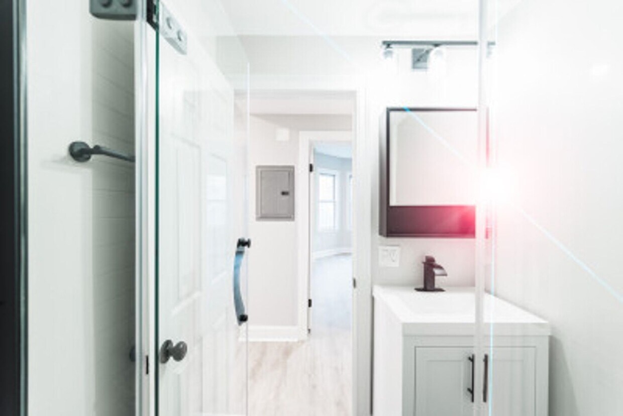 Foto principal - Incredible 4 bed 2 bath - East Cambridge/K...