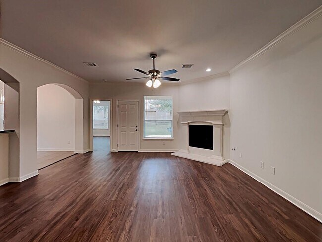 Building Photo - 921 Summer Wood Blvd