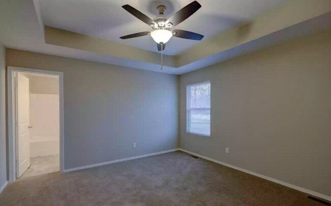 Building Photo - Newer 3 Bedroom Home in Beautiful Republic...