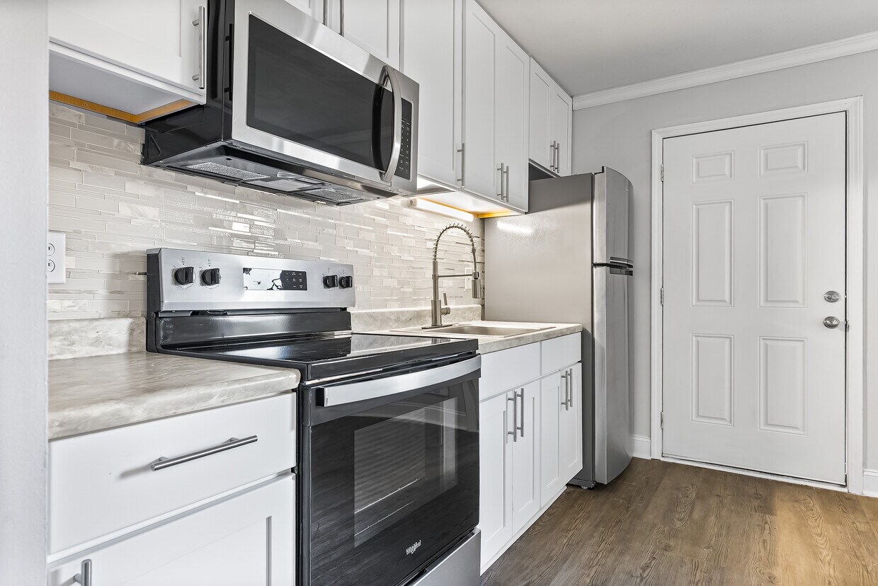 Foto principal - Edgewater Apartments