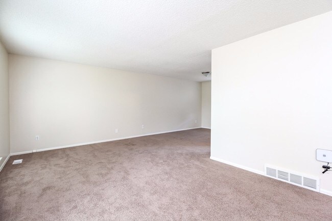 Building Photo - 10970 Newland St