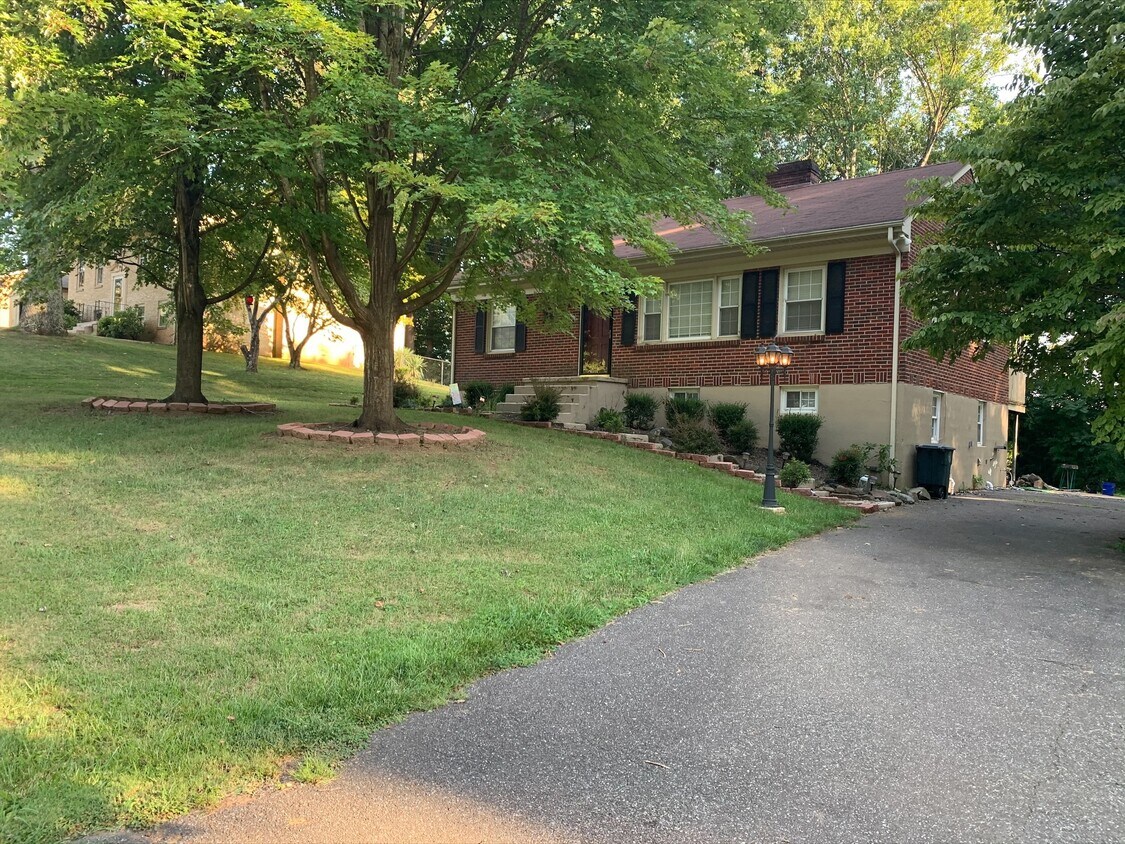 Primary Photo - 701 Fleetwood Dr