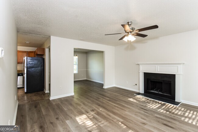 Building Photo - 1399 Crestlake Ct