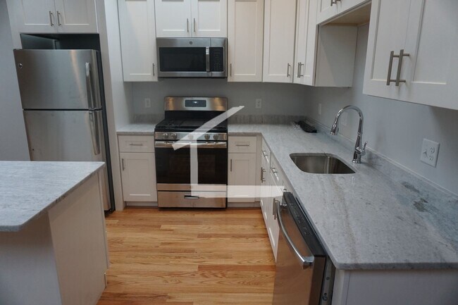 Foto del edificio - Fantastic 4-bed/2-bath in Brighton for 9/1