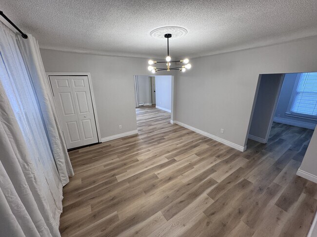 Building Photo - 454 Vera Pl