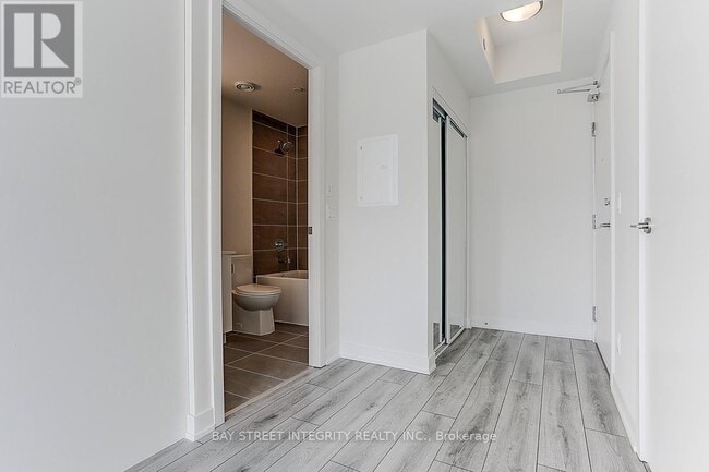 Building Photo - 15 Ellerslie Ave