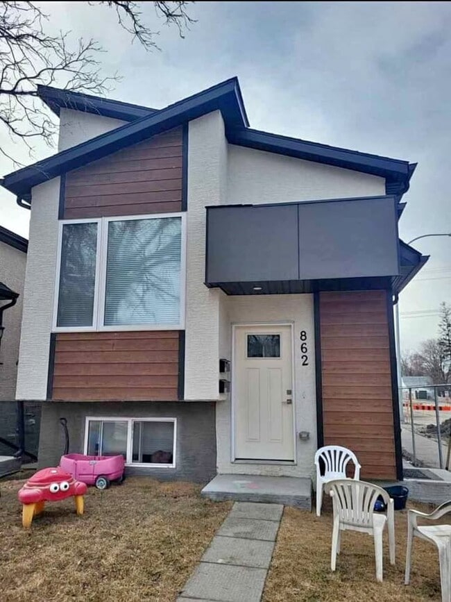 Building Photo - 862 Carter Ave