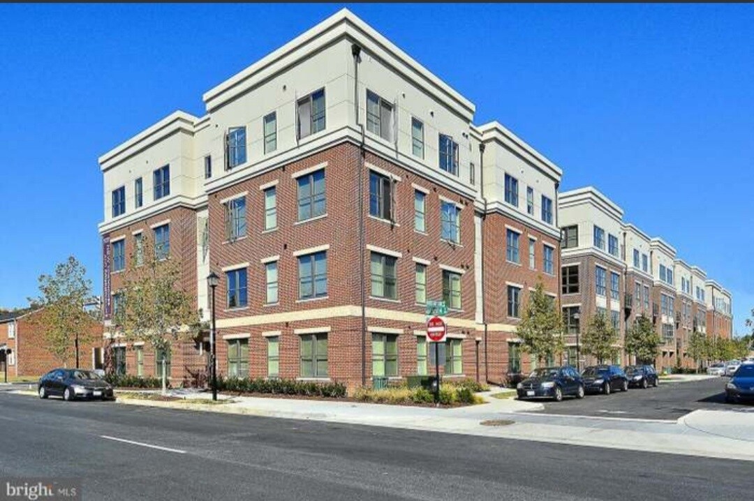 Beautiful, contemporary style! - 915 N Patrick St