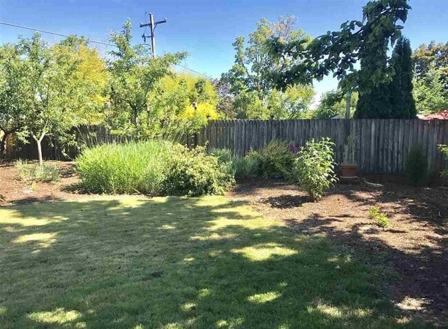 Foto del edificio - Beautiful single story ranch style home on cul-de-sac!