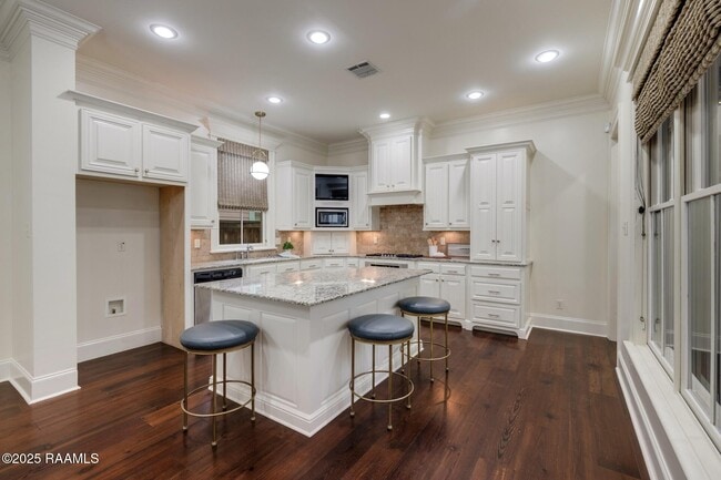 Foto del edificio - 202 Pendleton Blvd