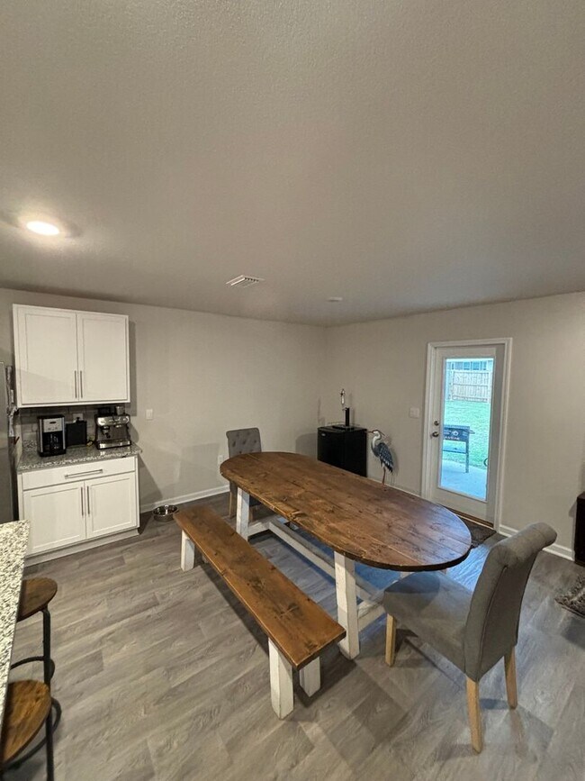 Building Photo - 4 Bedroom Single Family Home in Lillian