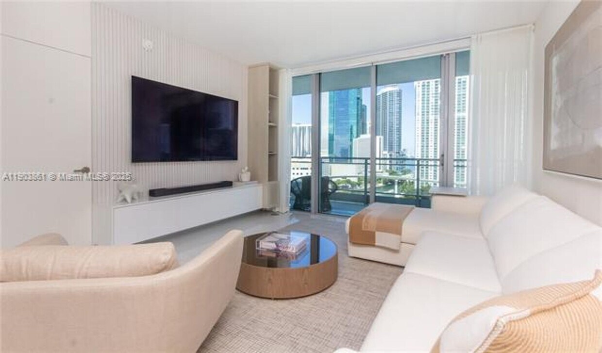 Foto principal - 92 SW 3rd St