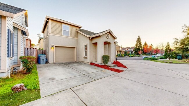 Foto del edificio - PURE Property Management - Adorable two-st...