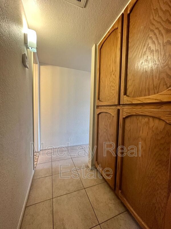 Foto del edificio - 2227 N 24th Pl