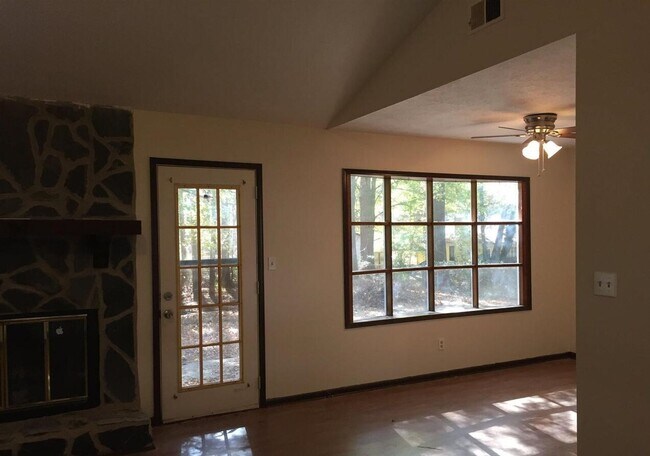Foto del edificio - 110 Caldwell Dr - Spacious 3 BR / 2 BA Ran...