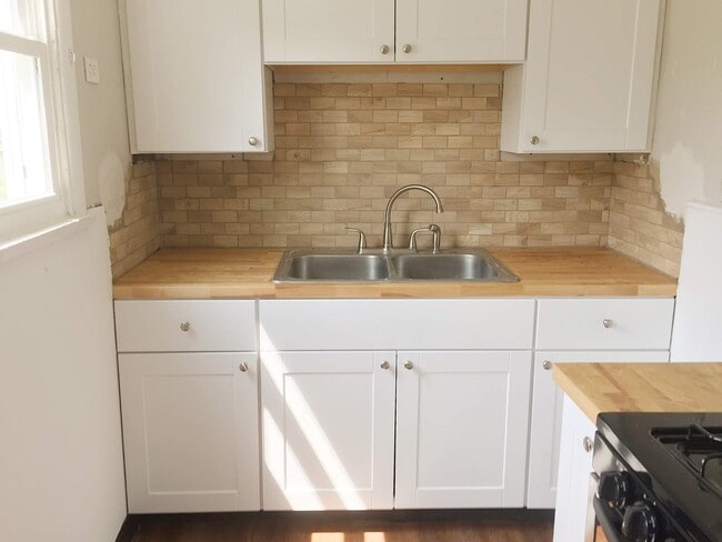 Building Photo - 1266 Clifton Prado
