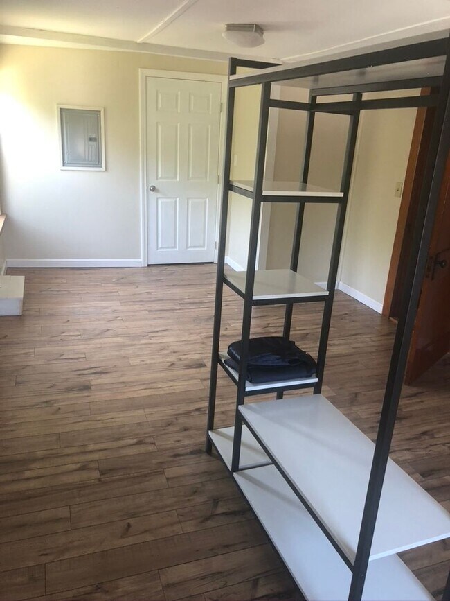 Building Photo - 133 State Rd