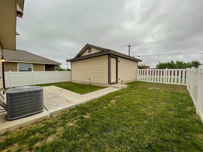 Building Photo - 108 Cane River Rd