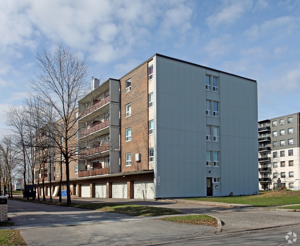 385 Gibb St, Oshawa, ON L1J 1Z4 Apartments 385 Gibb St Oshawa, ON