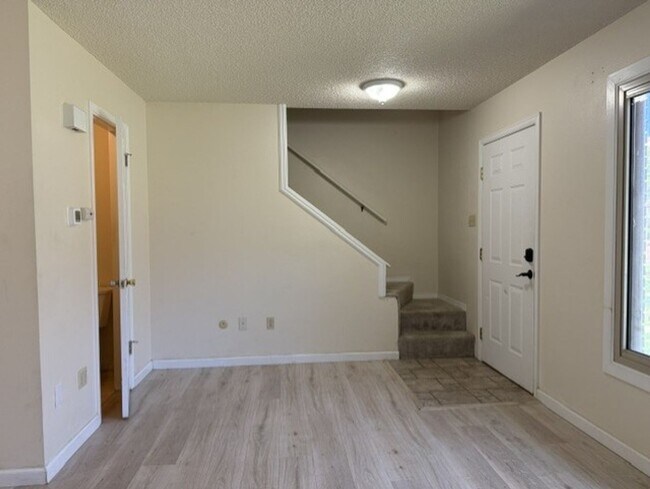 Foto del edificio - House For Lease