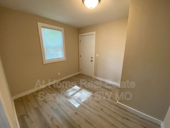 Foto del edificio - 511 S Scenic Ave