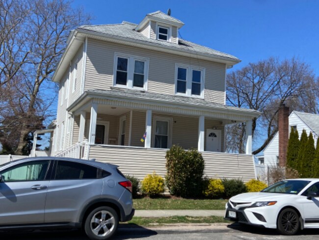 Foto del edificio - 120 Quinlan Ave