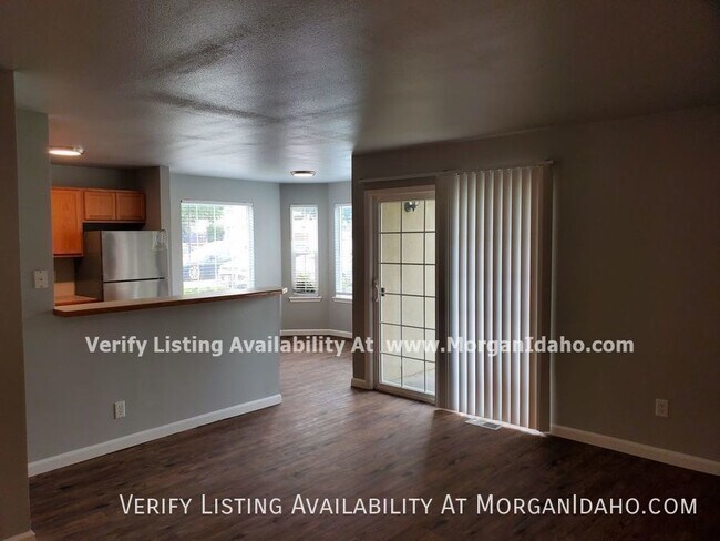 Building Photo - Premium flooring and lighting, stainless-s...
