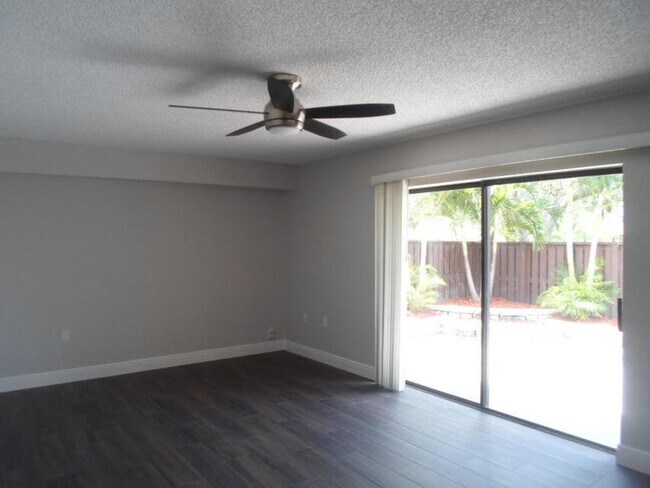 Building Photo - 3627 SW Sunset Trace Cir