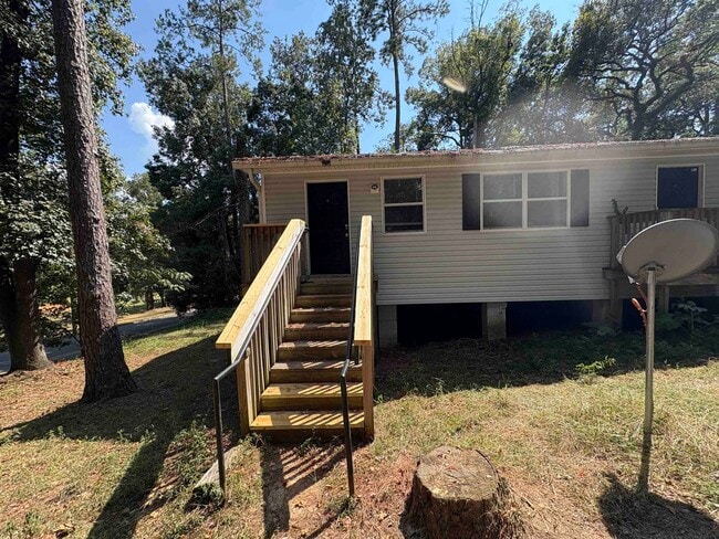 Building Photo - 2110 Golf Terrace Dr