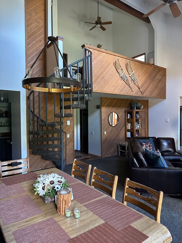 Foto principal - Spacious Aspen Creek Condo with Loft & Mountain Views – Mammoth Lakes (Available in the Springtime)