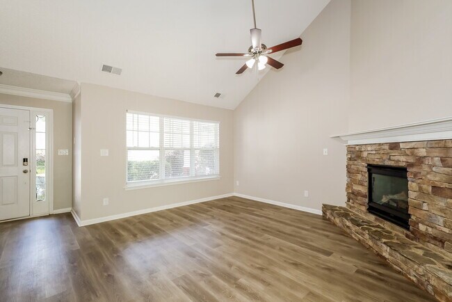 Building Photo - 1036 Crestdale Crossing Dr