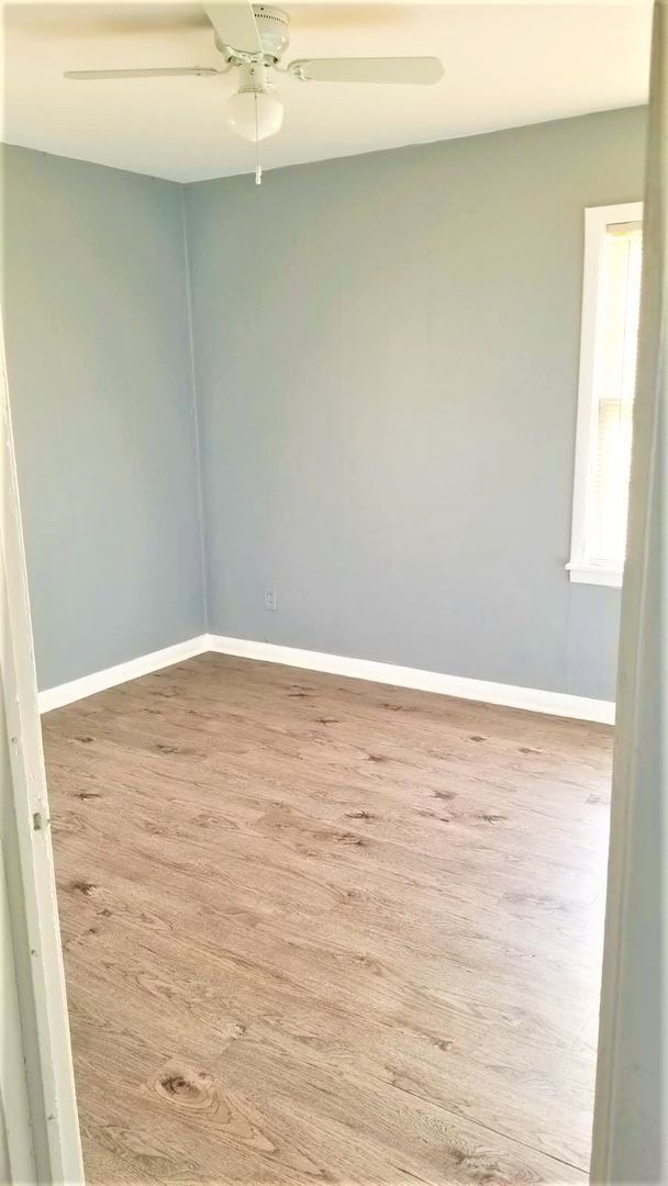 Foto del edificio - Handyman Special $0 First Month's Rent / “You fix, you SAVE BIG!!” Contact Mayshell for details: ...