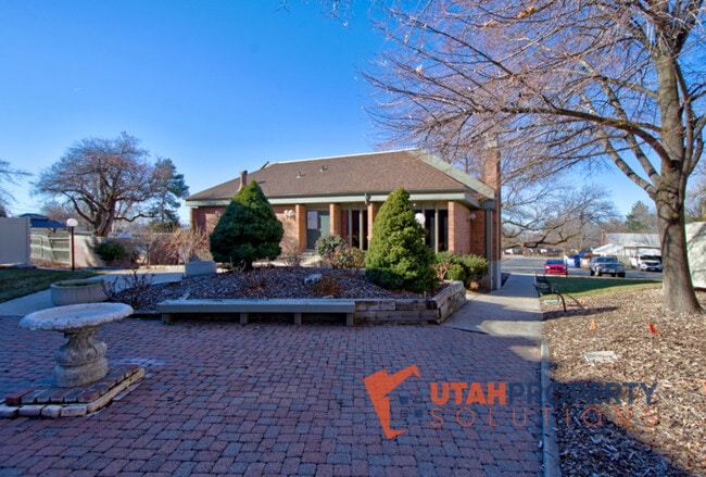 Building Photo - 1180 Foothill Dr