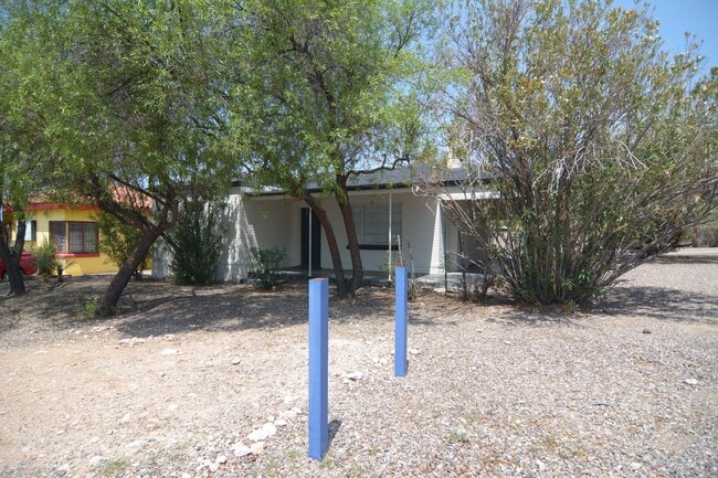 Building Photo - Charming 2 Bedroom 1 Bath Home! Central Tu...