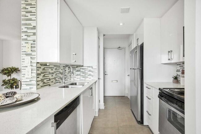 Building Photo - 225 Davisville Avenue