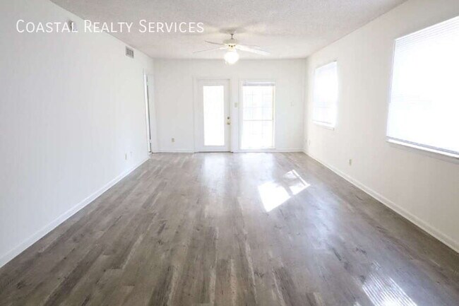 Building Photo - 1011 Hondo Ave